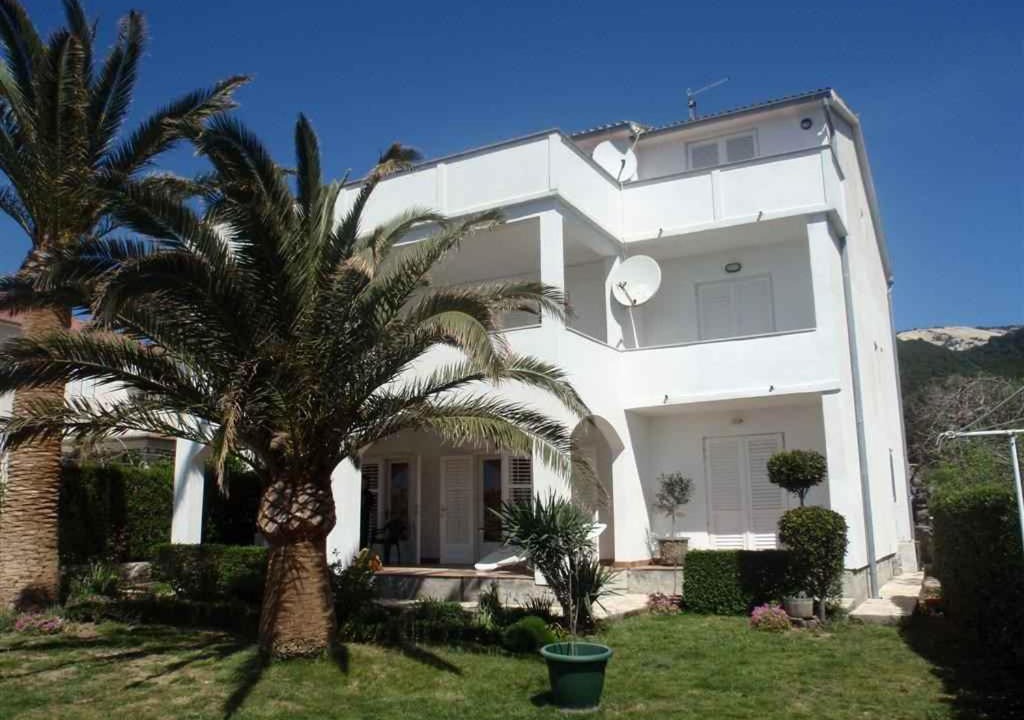 Photo of Buildings in Banjol