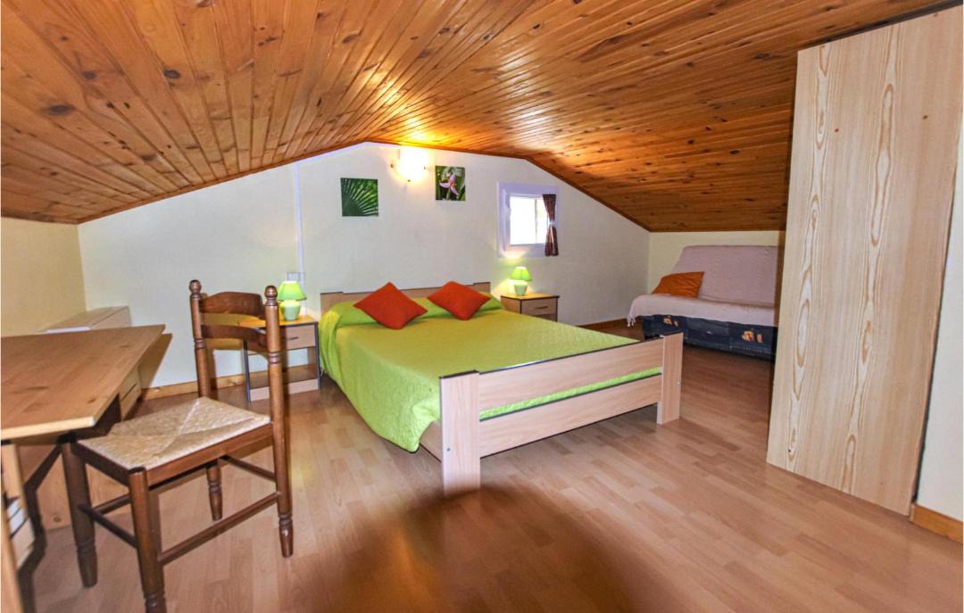 Photo of Bedroom in Saint-Etienne-de-Boulogne