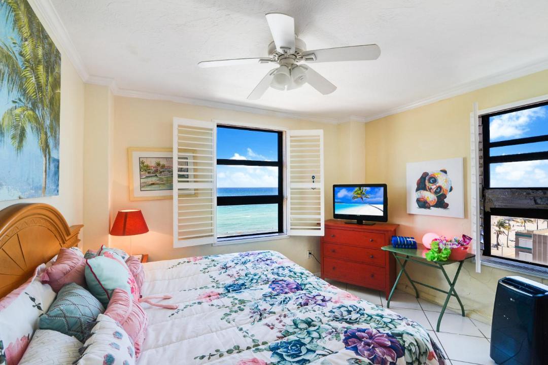 Photo of Livingroom in Hollywood
