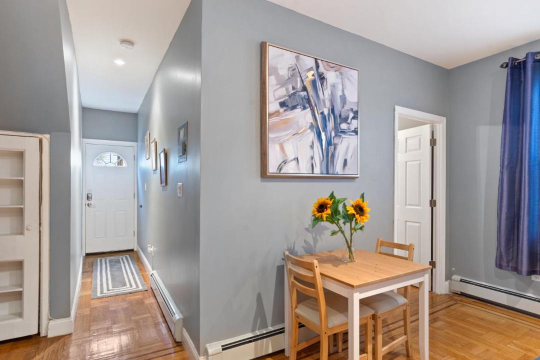 Photo of Livingroom in Pelham Bay