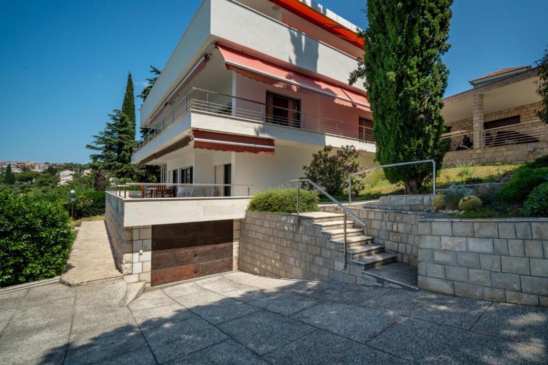 Photo of Buildings in Businci