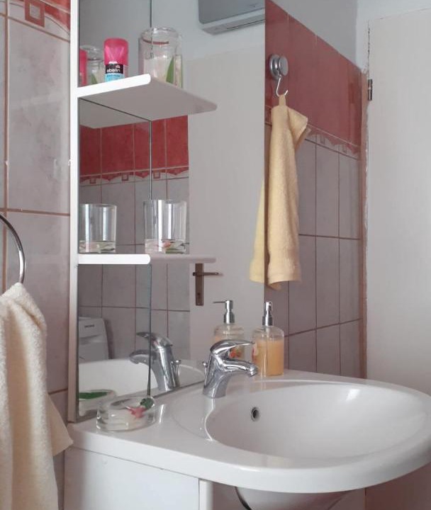 Photo of Bathroom in Cove Parja
