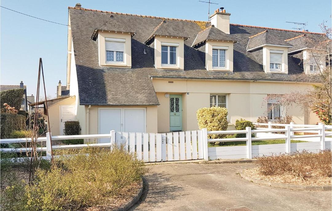 Photo of Buildings in Cancale