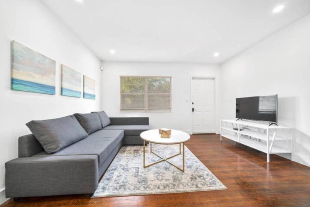 Photo of Livingroom in South Pointe