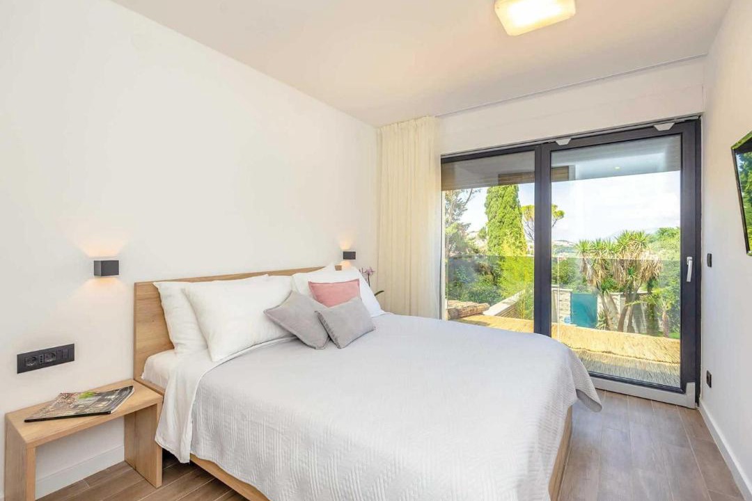 Photo of Bedroom in Pile