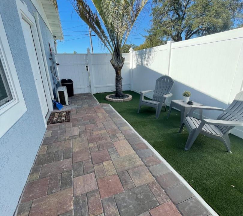 Photo of Patio Balcony in Pinecrest West Park