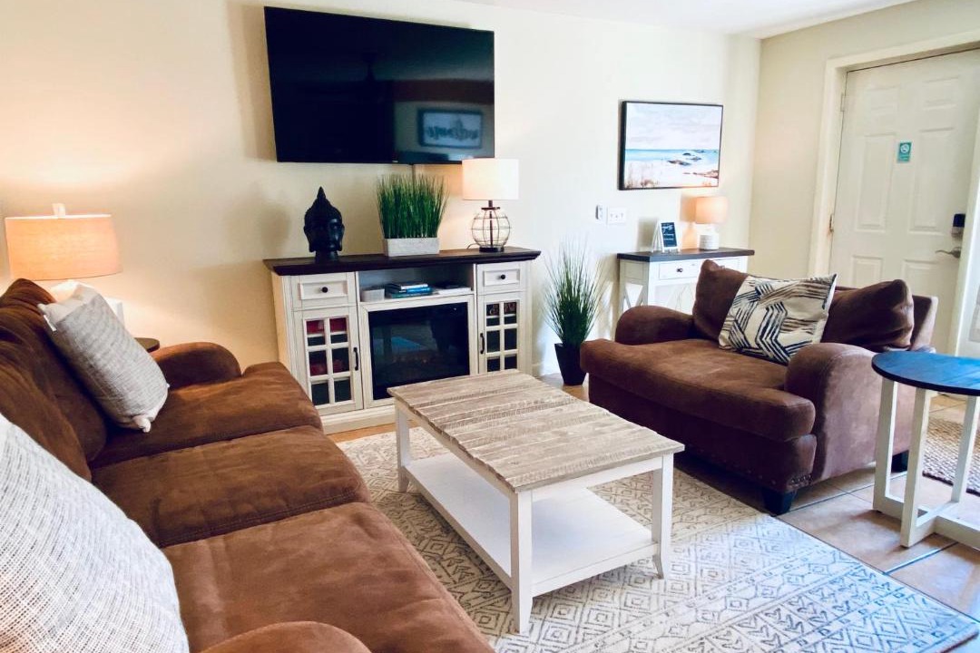 Photo of Livingroom in Biltmore Beach