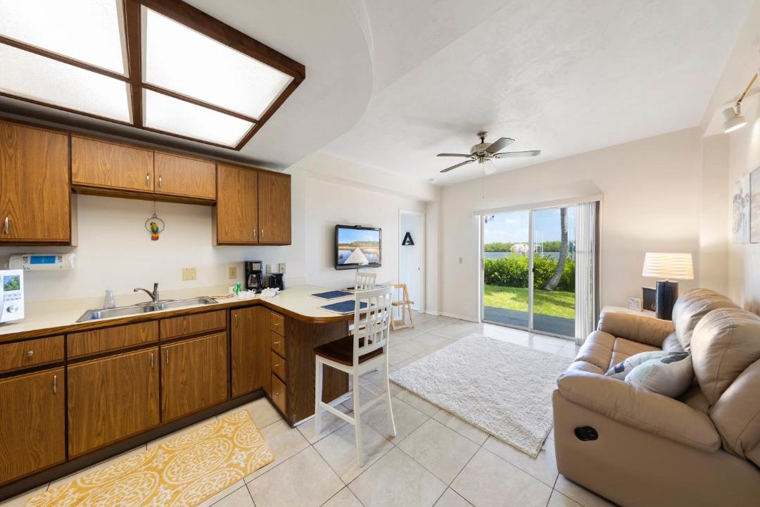Photo of Livingroom in Mid Island
