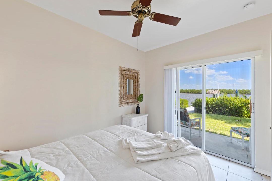 Photo of Bedroom in Mid Island