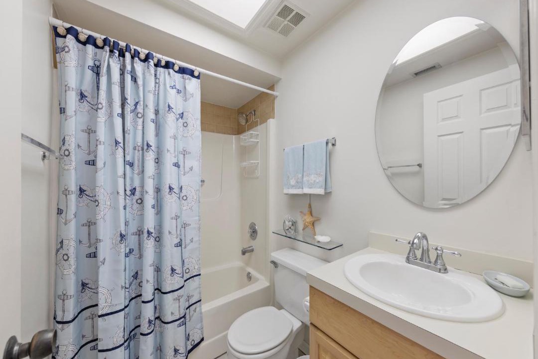 Photo of Bathroom in Mid Island