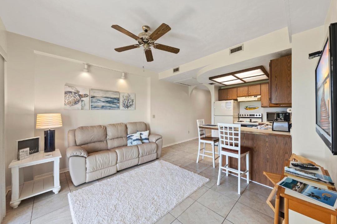 Photo of Livingroom in Mid Island