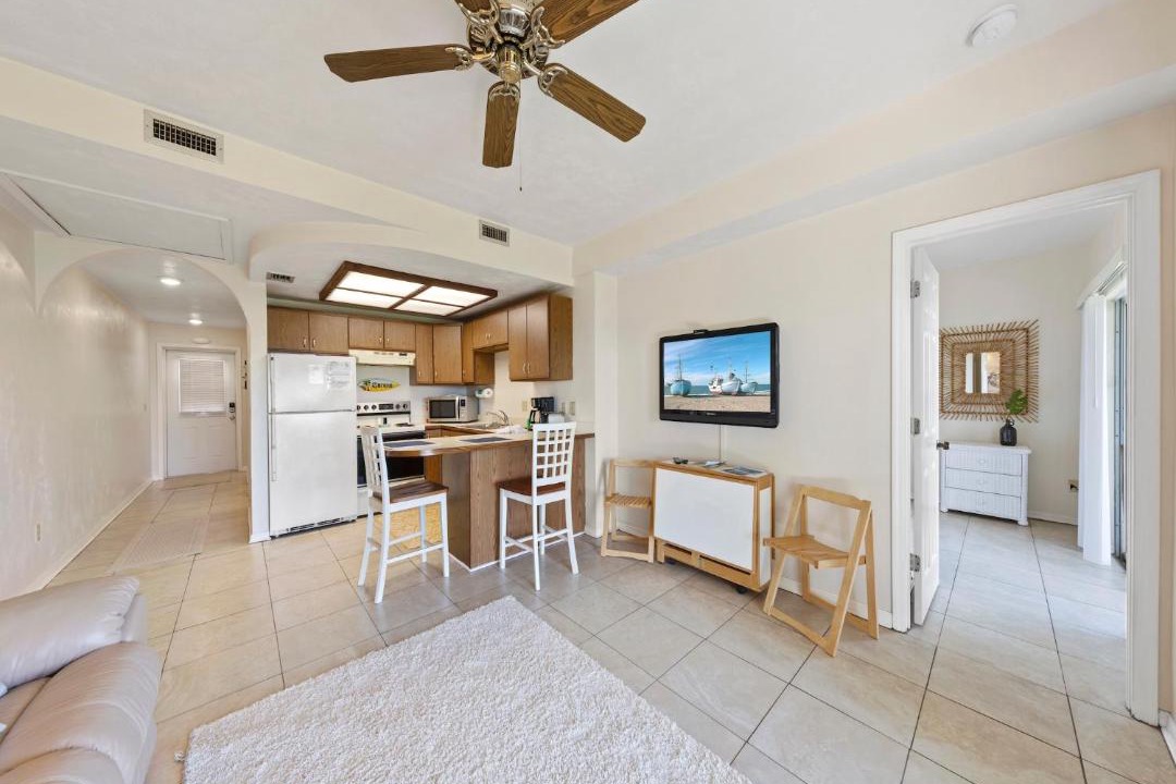 Photo of Livingroom in Mid Island