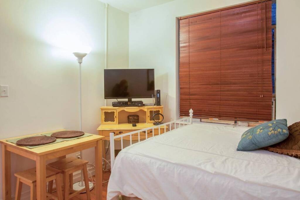 Photo of Bedroom in Theatre District