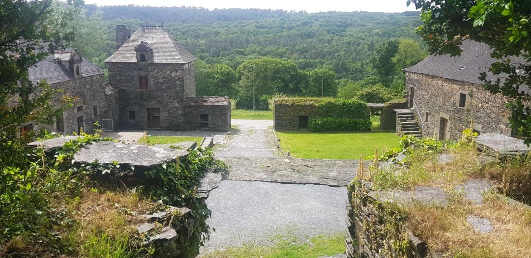 Photo of Buildings in Bon Repos sur Blavet
