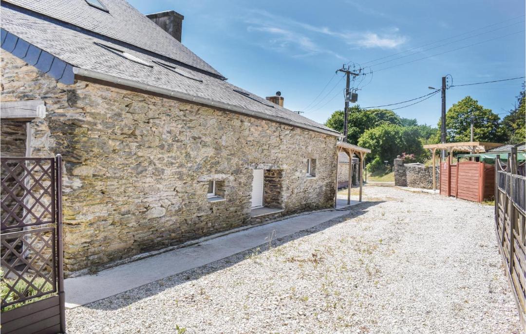 Photo of Buildings in Caurel