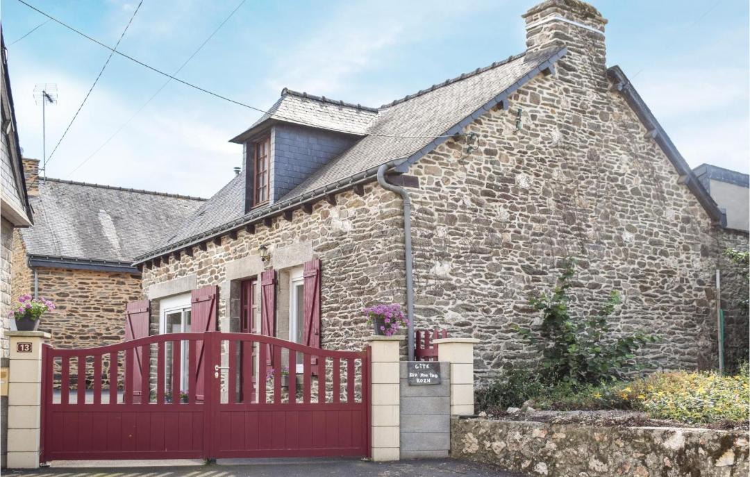 Photo of Buildings in Le Cambout