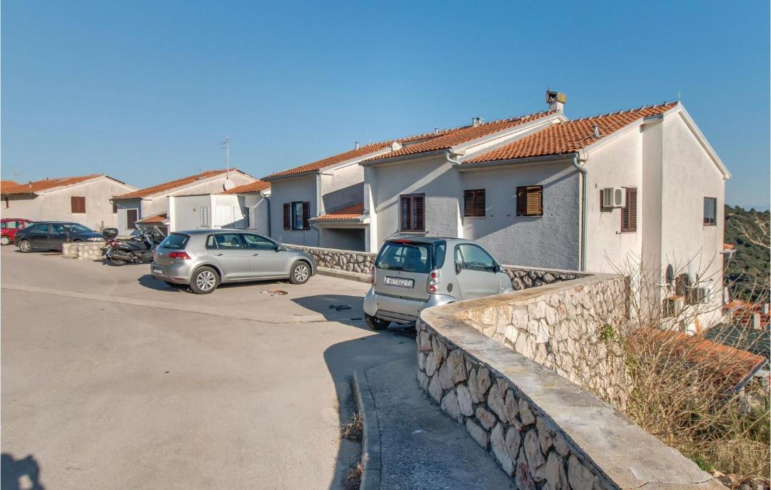Photo of Buildings in Cove Murtar