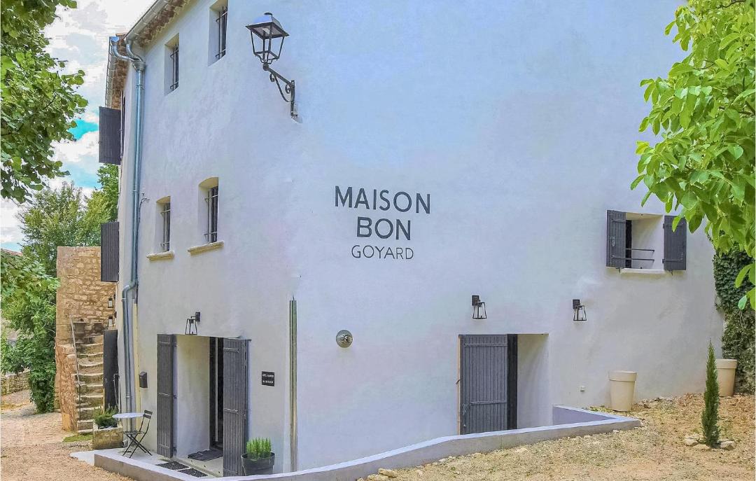 Photo of Buildings in Monieux