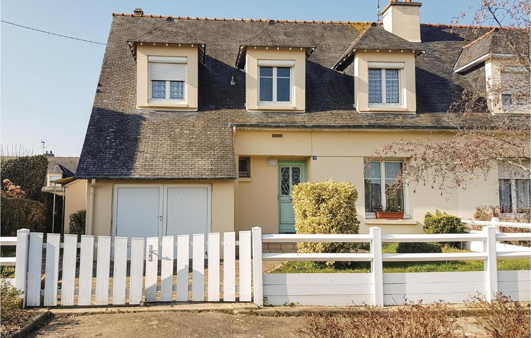 Photo of Buildings in Cancale