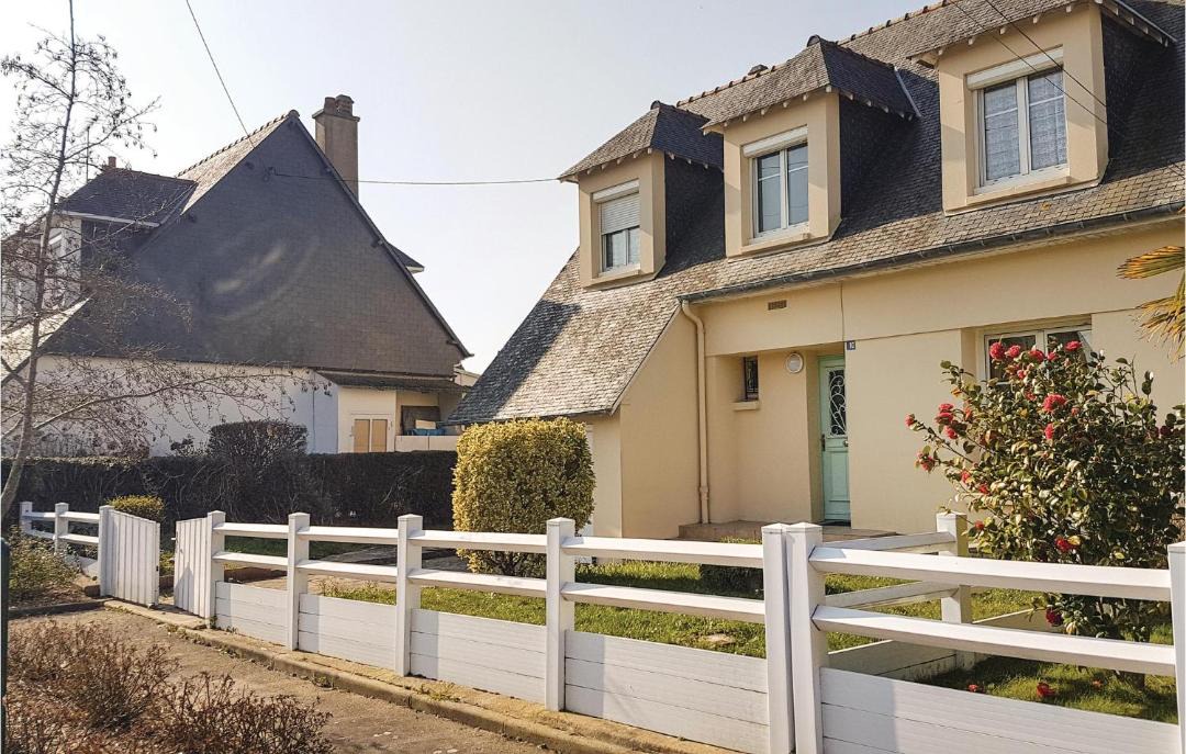 Photo of Buildings in Cancale