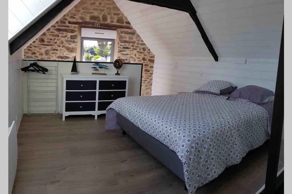 Photo of Bedroom in Le Minihic-sur-Rance