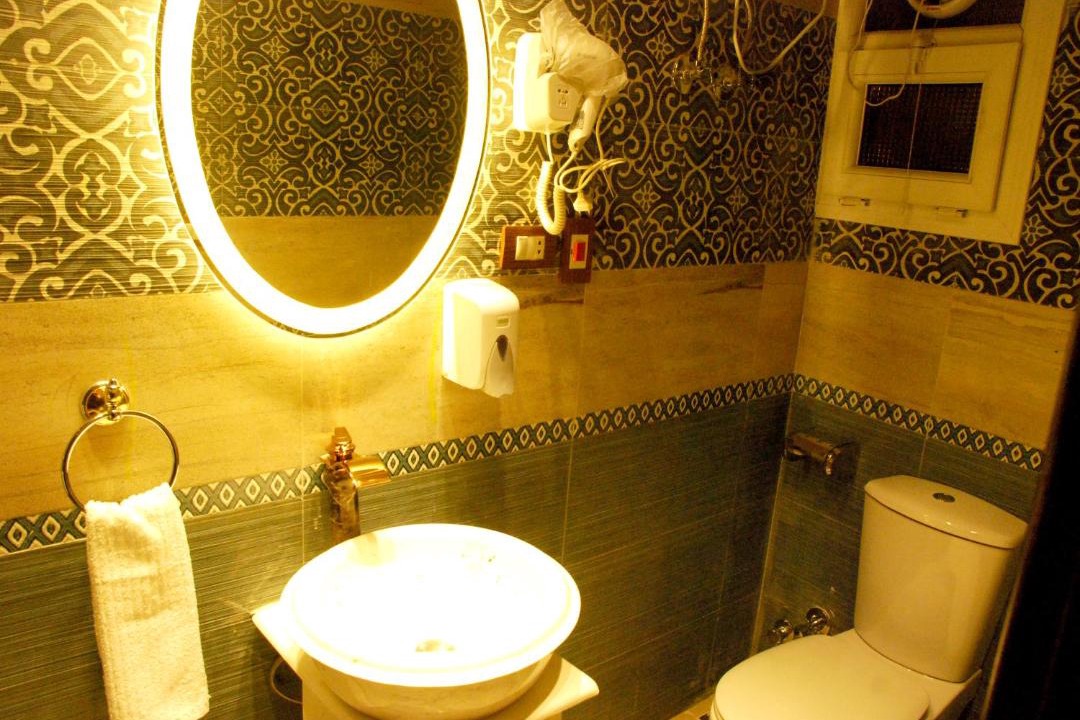 Photo of Bathroom in Pyramids Gardens