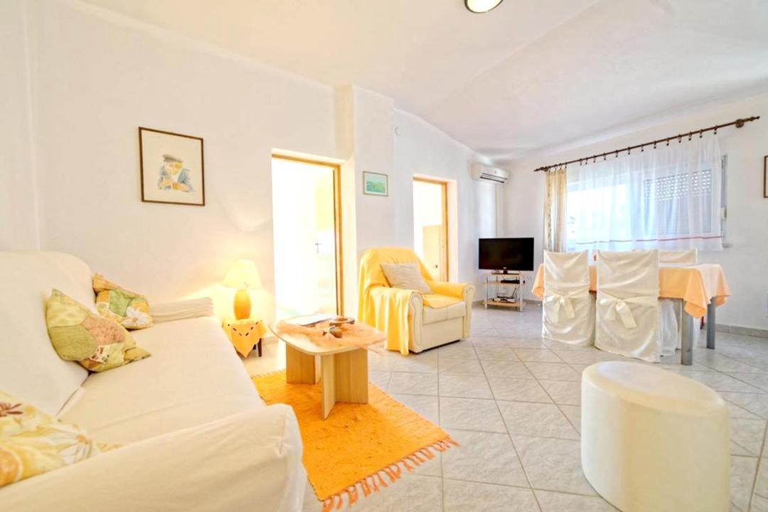 Photo of Livingroom in Rab