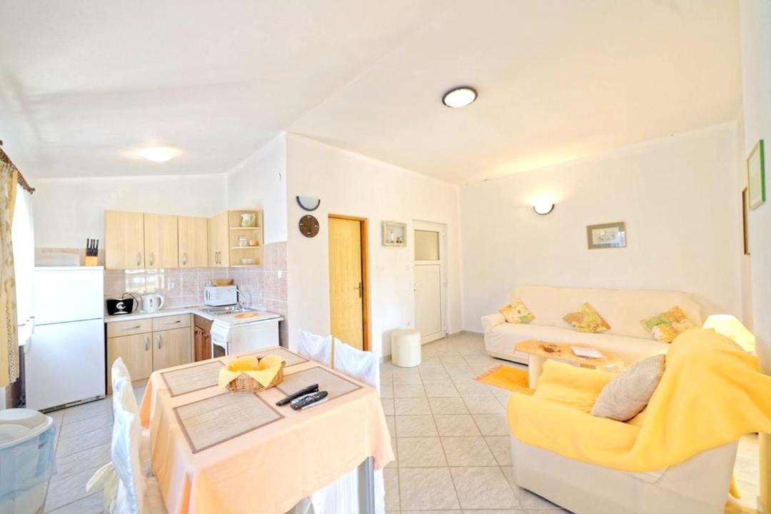Photo of Livingroom in Rab