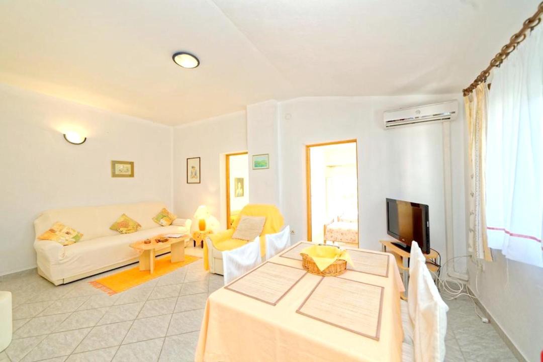 Photo of Livingroom in Rab