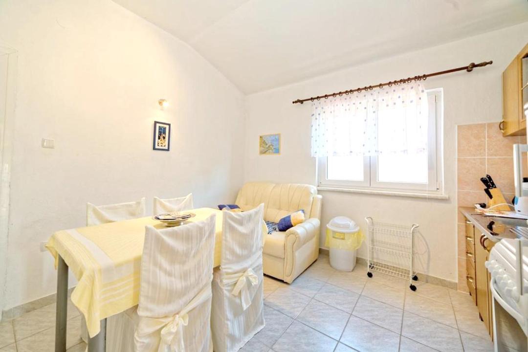 Photo of Livingroom in Rab