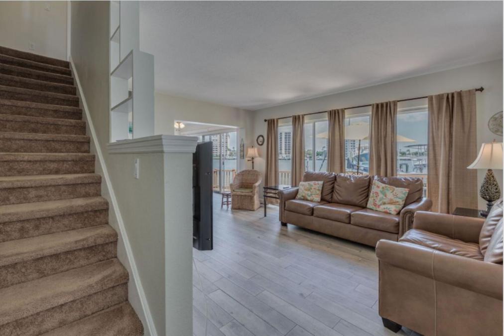 Photo of Livingroom in Bay Esplanade