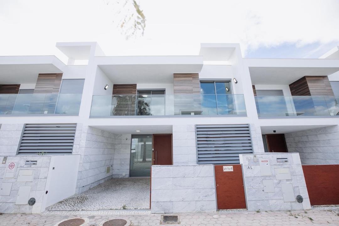 Photo of Buildings in Correeira