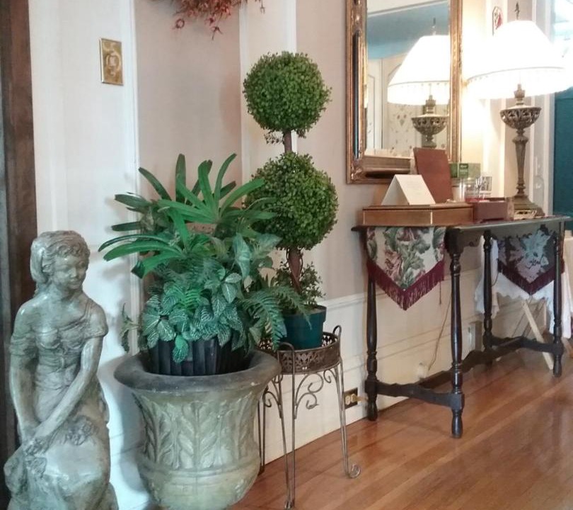 Photo of Livingroom in Downtown Niagara Falls