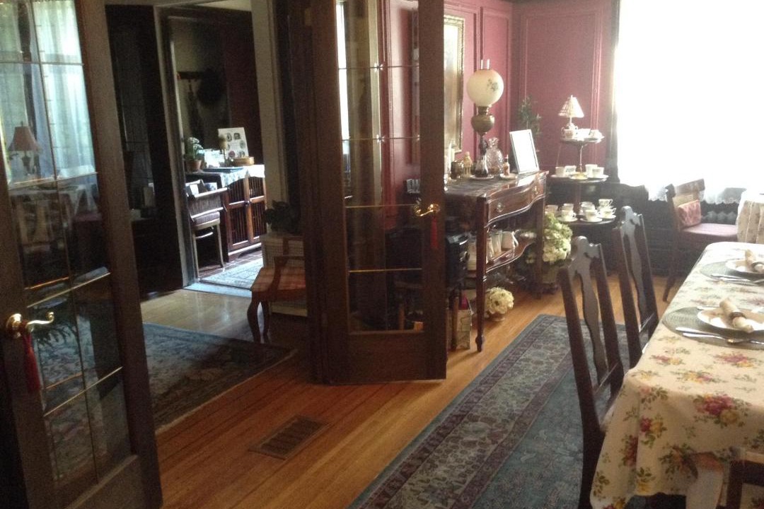 Photo of Livingroom in Downtown Niagara Falls