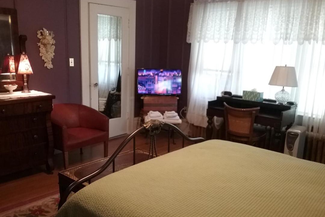 Photo of Bedroom in Downtown Niagara Falls
