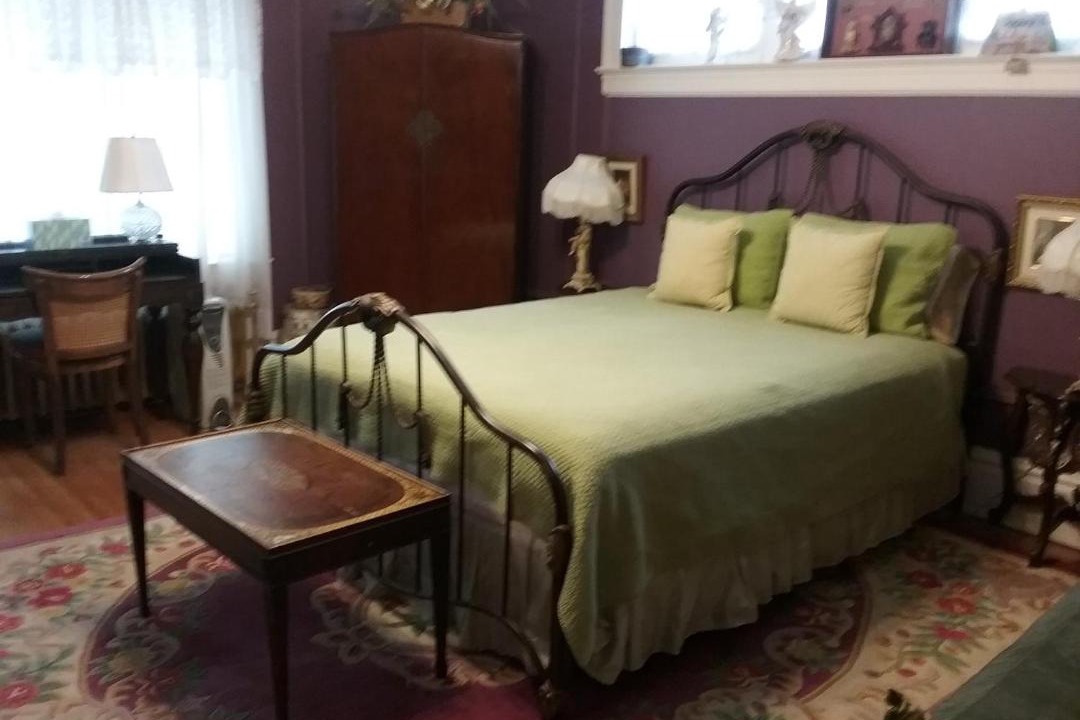 Photo of Bedroom in Downtown Niagara Falls