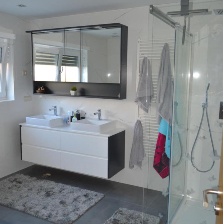 Photo of Bathroom in Portela