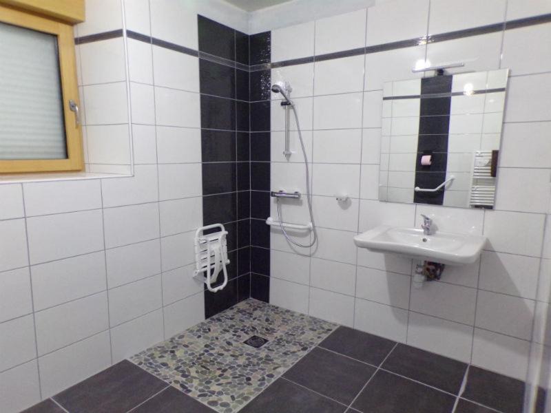 Photo of Bathroom in Mur-de-Bretagne