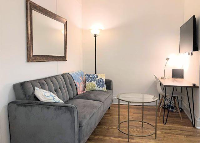Photo of Livingroom in Midtown East