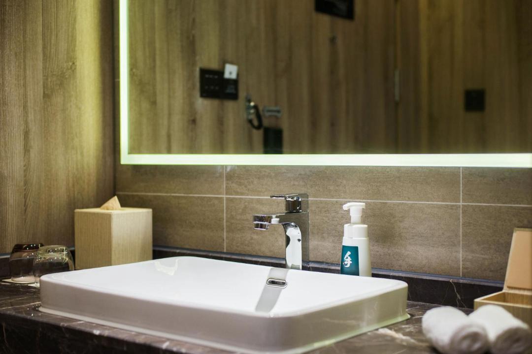 Photo of Bathroom in Yue Lu
