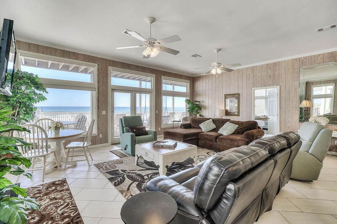 Photo of Livingroom in Gulf Trace