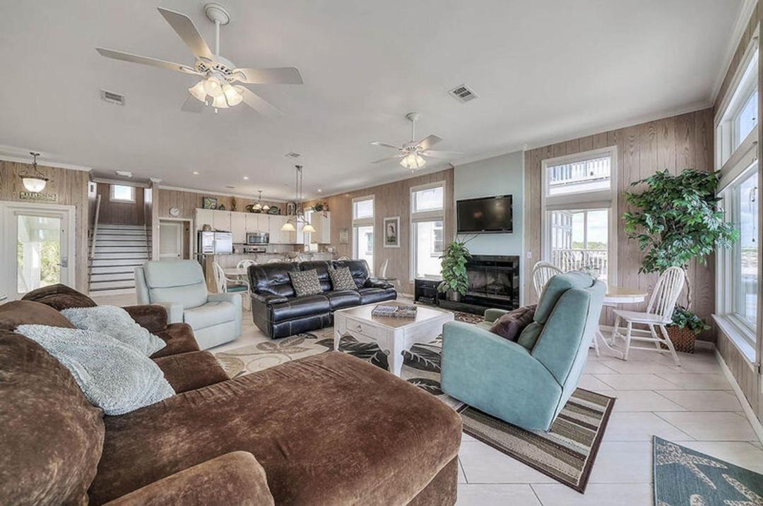 Photo of Livingroom in Gulf Trace