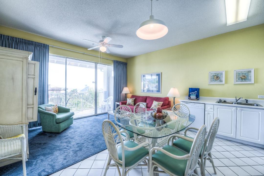 Photo of Livingroom in Gulf Place