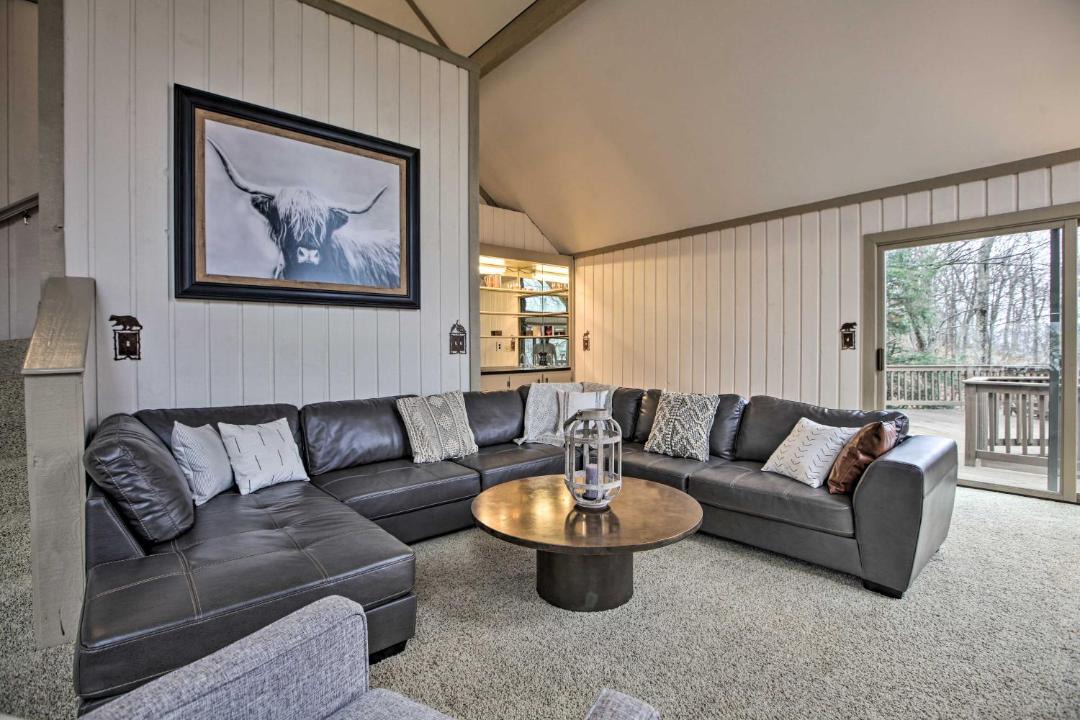 Photo of Livingroom in Nellysford