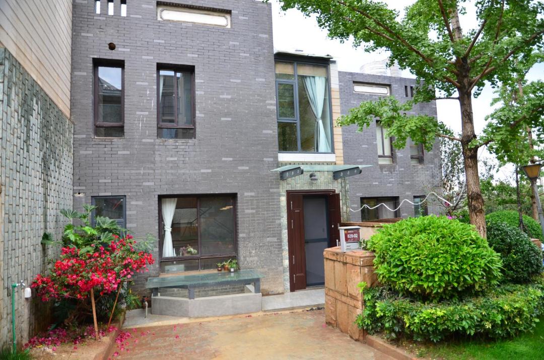 Photo of Buildings in Manjiang