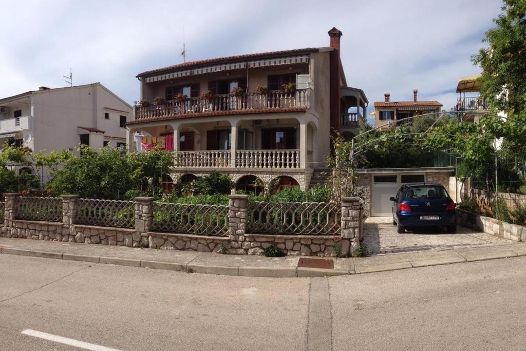 Photo of Others in Cres