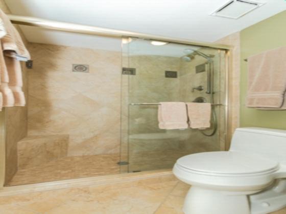 Photo of Bathroom in Park Shore
