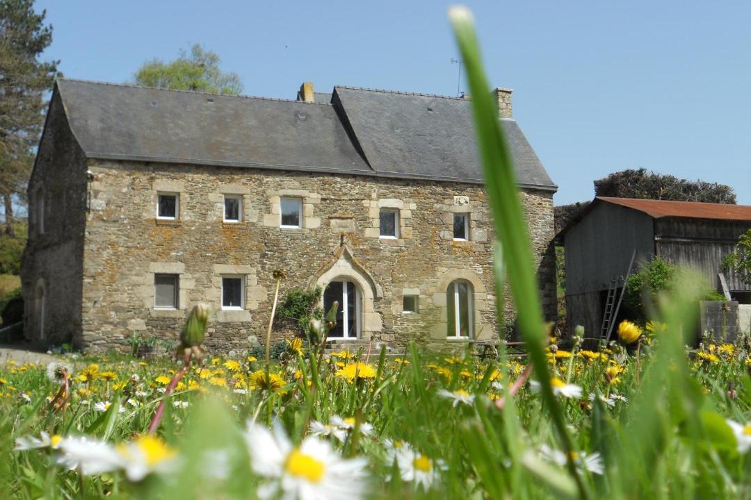 Photo of Buildings in Allineuc