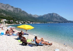 One bedroom apartment near beach Brist, Makarska (A-15620-a)