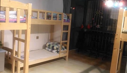 6 Beds Shared Dormitory